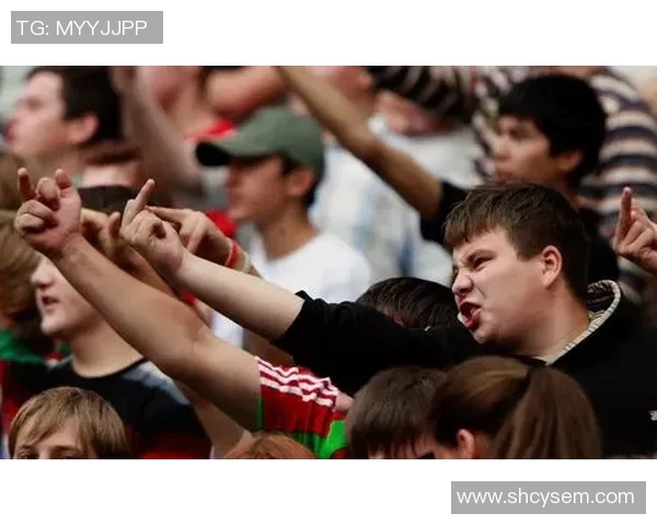 英格兰与俄罗斯球迷激烈冲突现场直击引发国际关注 英格兰与俄罗斯球迷激烈冲突现场直击引发国际关注