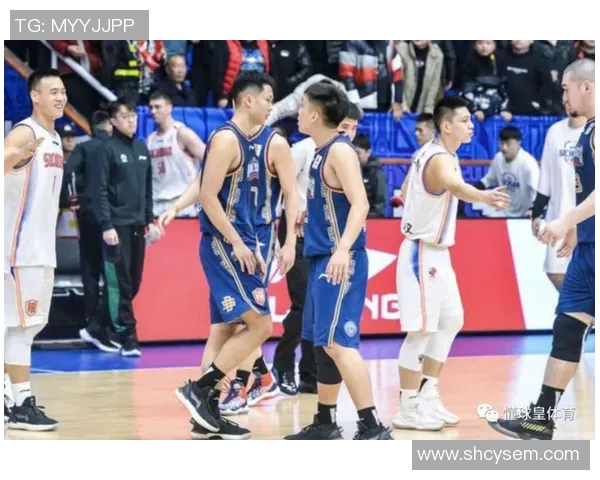 上海队与同曦队首发阵容对比分析及比赛前瞻